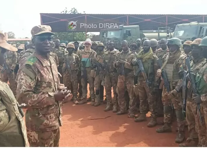 Secteur 4 de l’opération Dougoukoloko : Le commandant en chef, Abdoulaye Coulibaly, visite les postes de Dinagourou et Mondoro