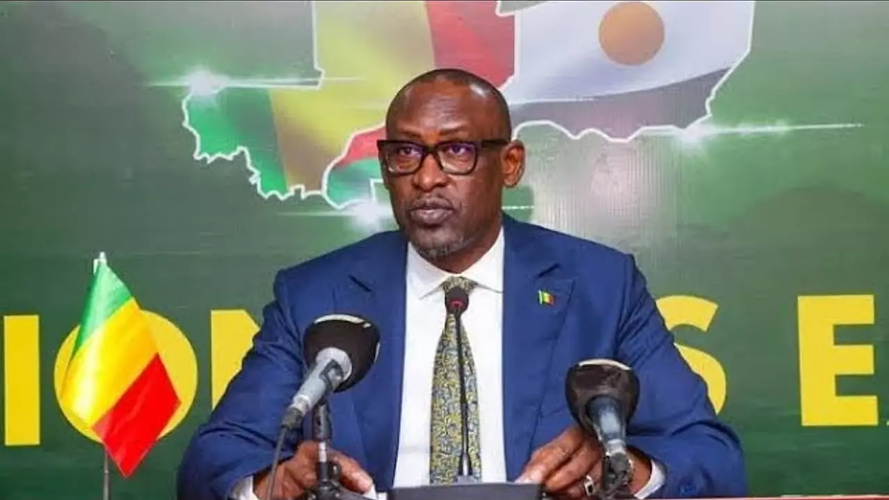 REGARDS CROISÉS DÉCORTIQUE LA SORTIE DE ABDOULAYE DIOP SUR MODIBO KEITA