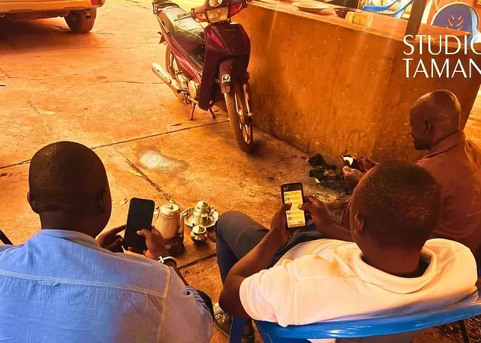 Société : Quand le téléphone portable supplante le débat dans les « grins »